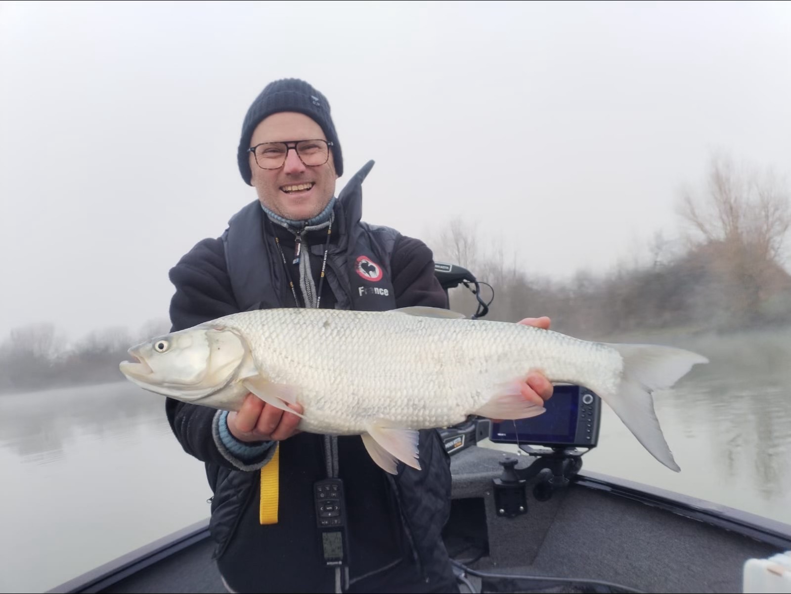 pêche en verticale, un bel aspe pêche en verticale, un bel aspe !