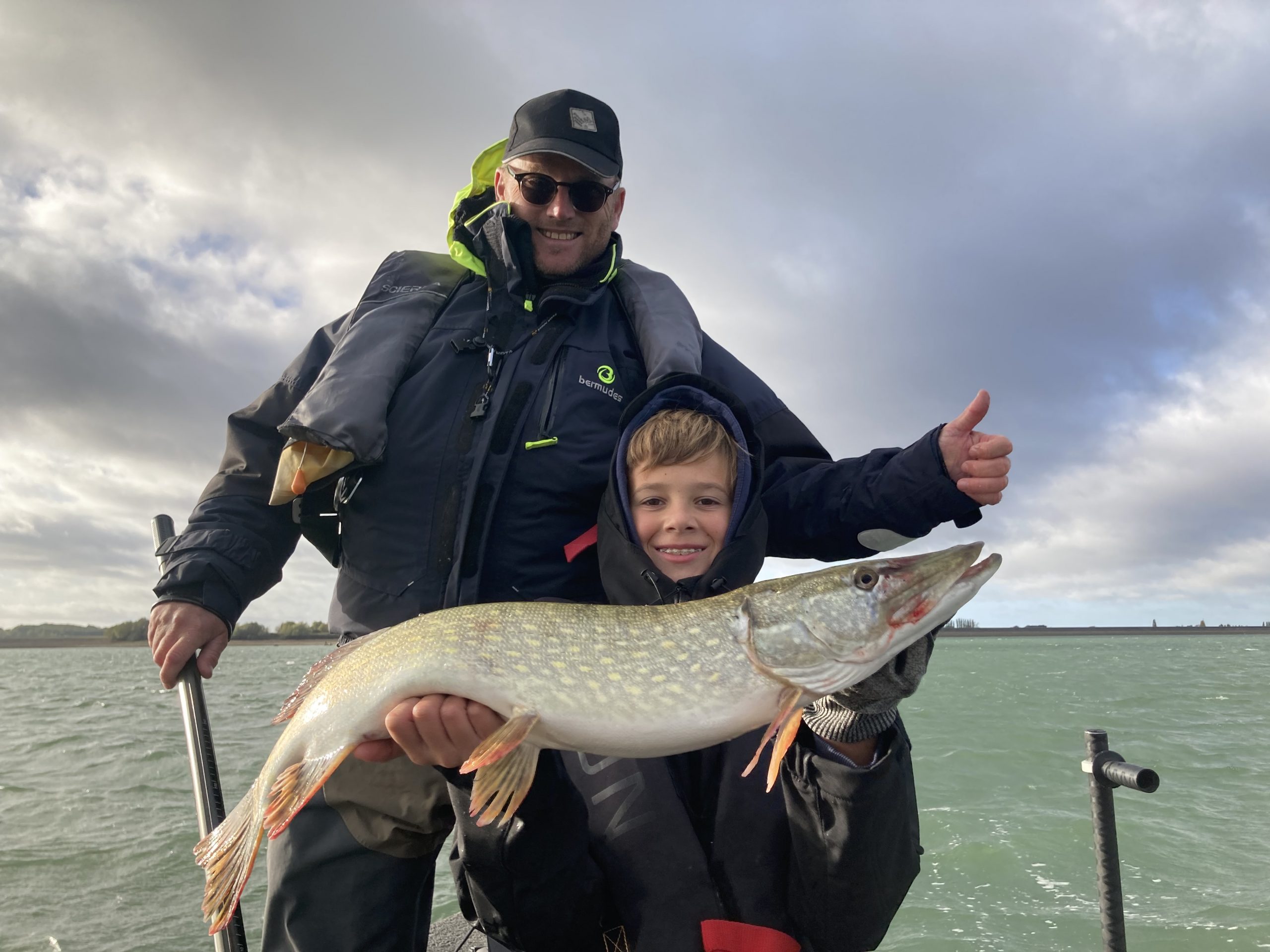 Couverture du livre La passion au bout de la ligne, hommage aux guides de pêche</p>
<p>