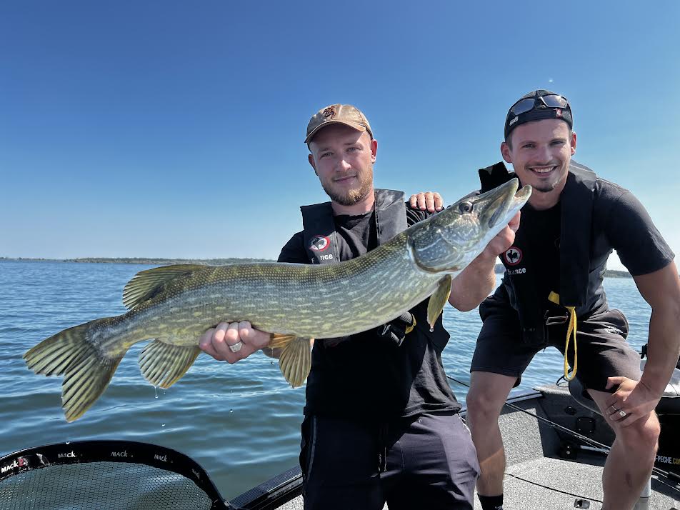 Aurélien avec un beau brochet du lac du Der