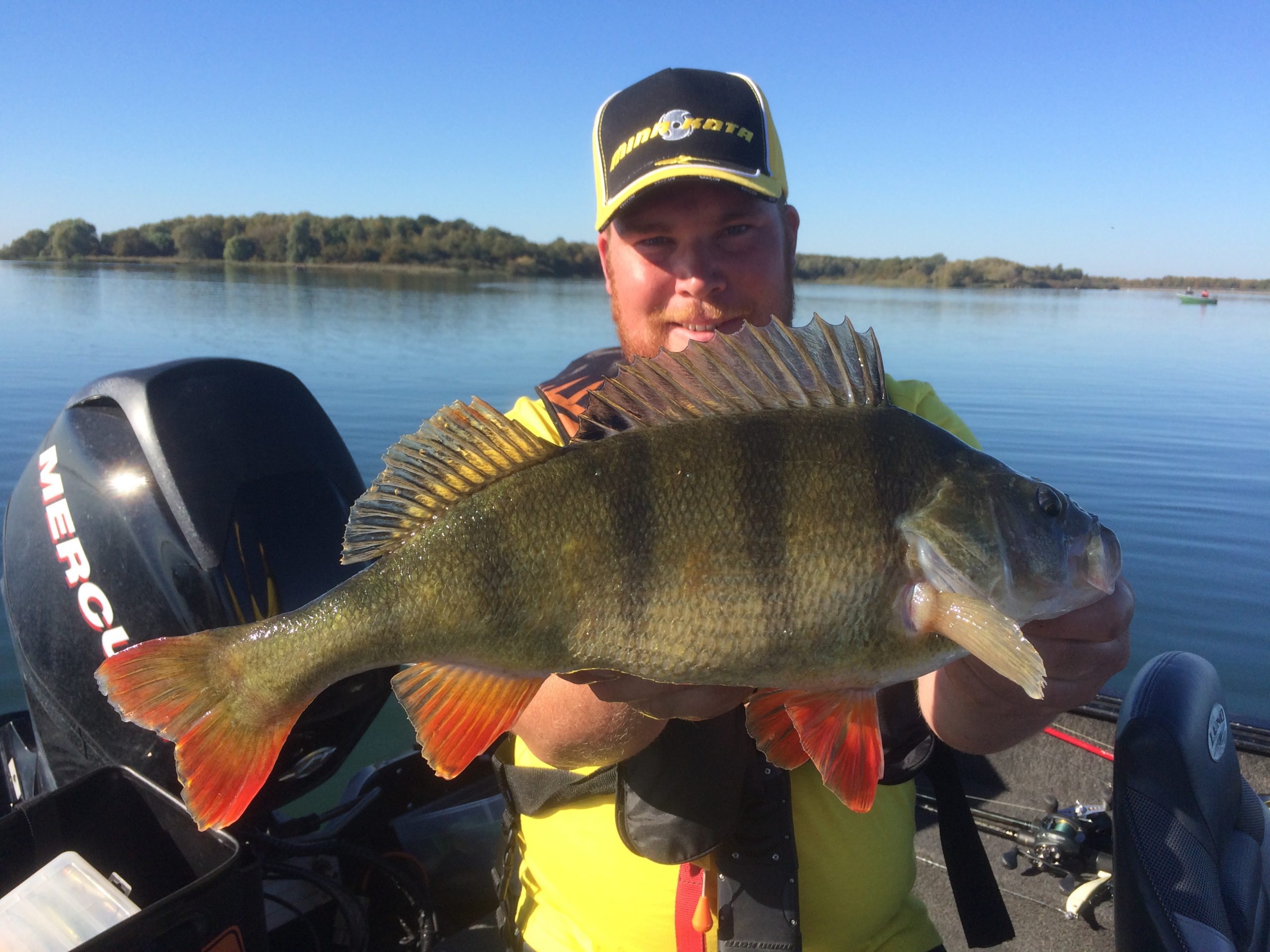 Antoine avec son premier aspe lors d’un stage de pêche