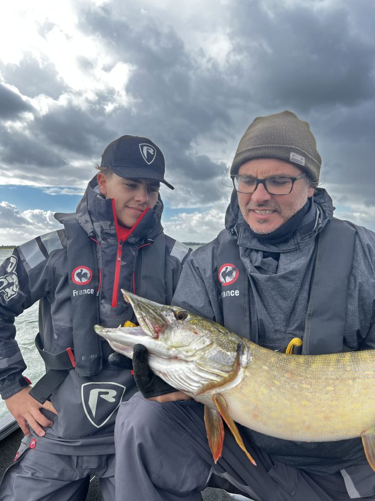 père et fils lors d’une pêche au brochet au lac du Der